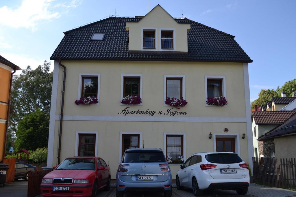 Apartmany U Jezera Na Namesti Frymburk Ngoại thất bức ảnh