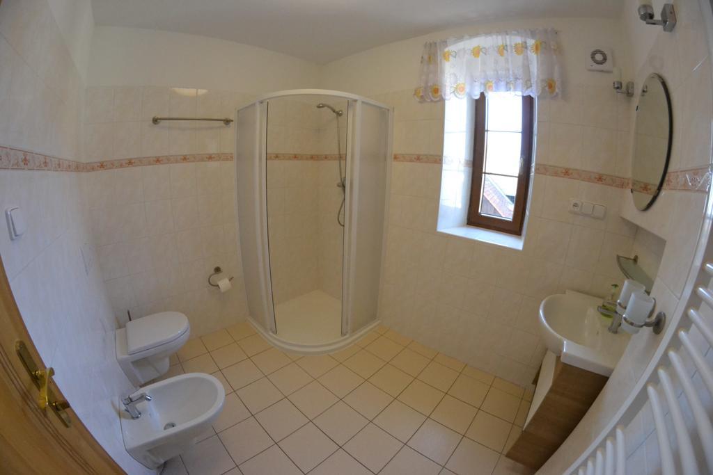 Apartmany U Jezera Na Namesti Frymburk Ngoại thất bức ảnh