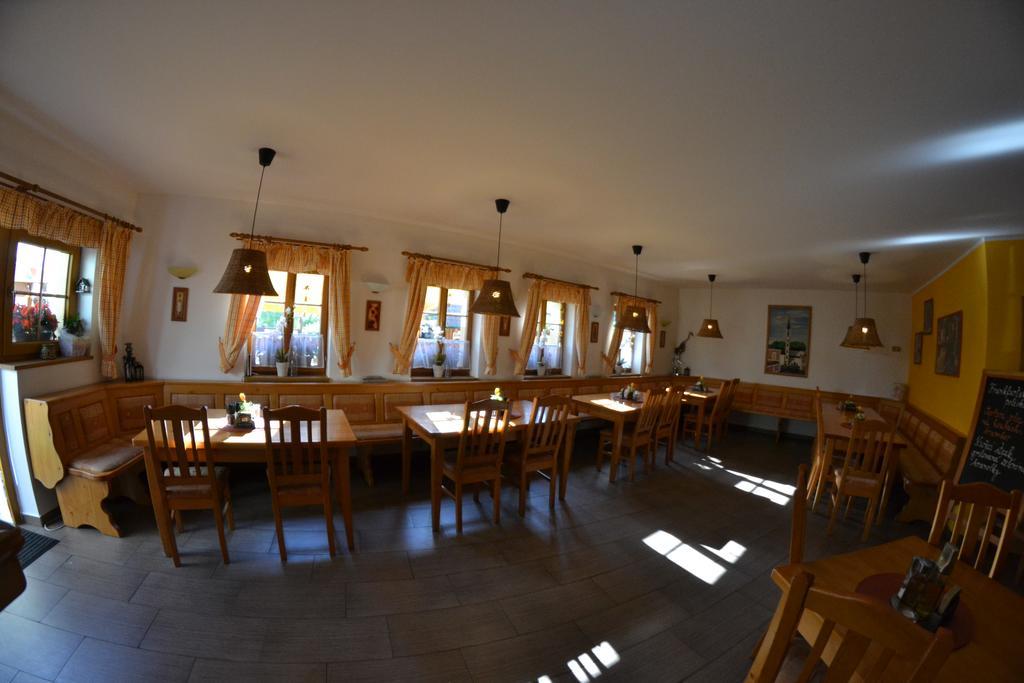 Apartmany U Jezera Na Namesti Frymburk Ngoại thất bức ảnh