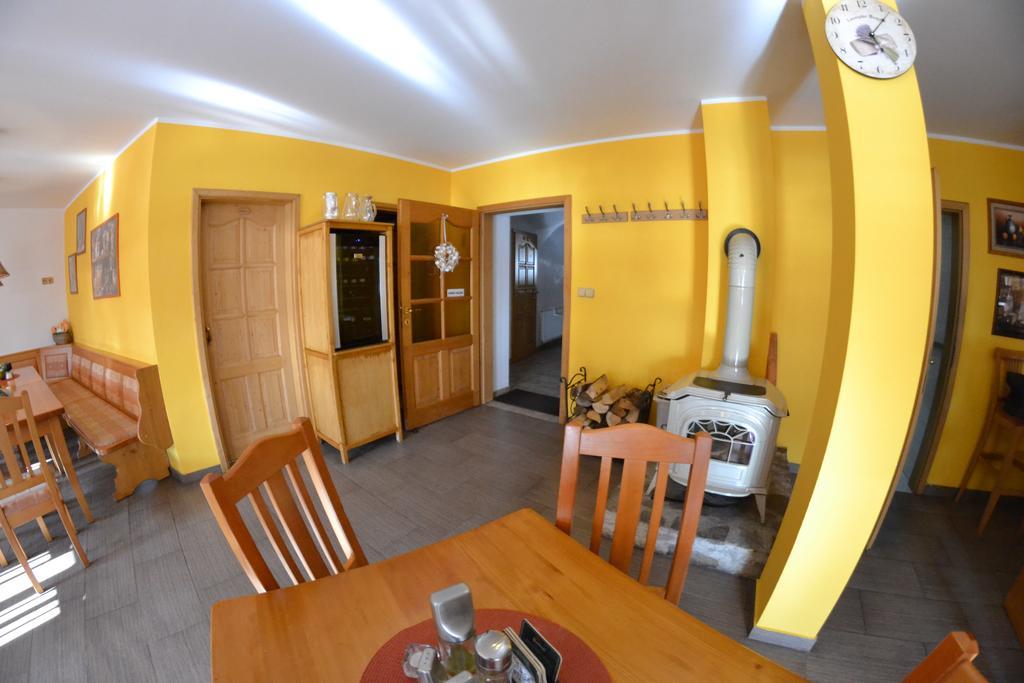 Apartmany U Jezera Na Namesti Frymburk Ngoại thất bức ảnh